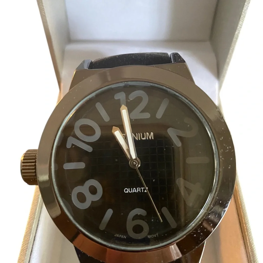 Men's Black Quartz Watch by Titanium stainless steel back base metal bezel